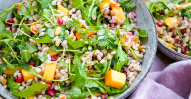 Gesünder essen mit Salat; Gerste Kaki Salat von Elle Republic