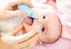 Nasensauger für Babys und Kleinkinder - Sekret absaugen bei einem Säugling